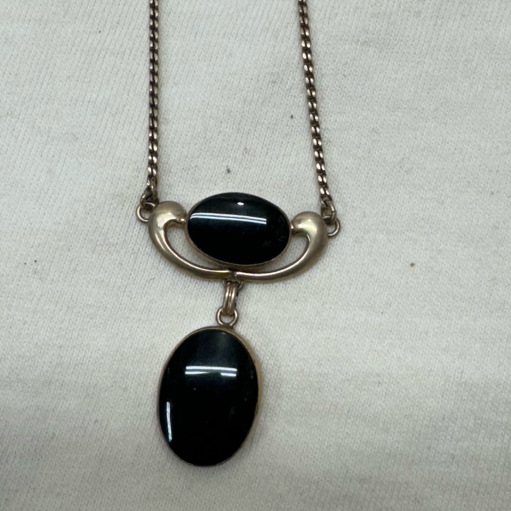 Vintage 12kt yellow gold filled polished oval onyx drop necklace